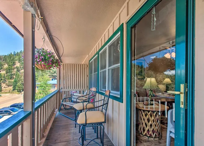Hike & Bike: Red River Condo Near Fishing!