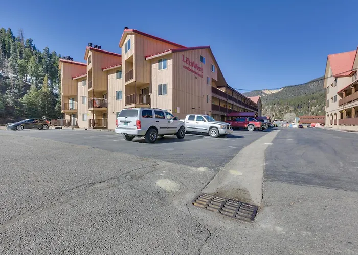 Ski-In Red River Retreat: Balcony, Mountain Views!
